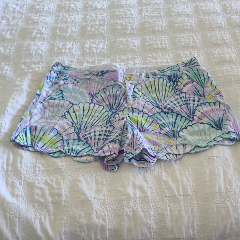 Lilly Pulitzer BUTTERCUP Scalloped  Shorts OH SHELLO Size 12